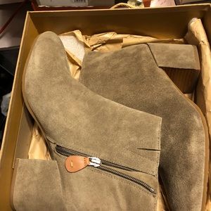 Gentle Soul Blaise Sage Suede Size 9.5